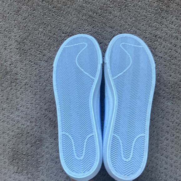 Nike Blazers - Picture 3 of 4